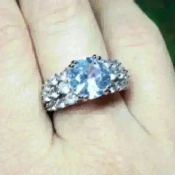 New Silver Simulated Diamond Ring - Picture 2 of 2